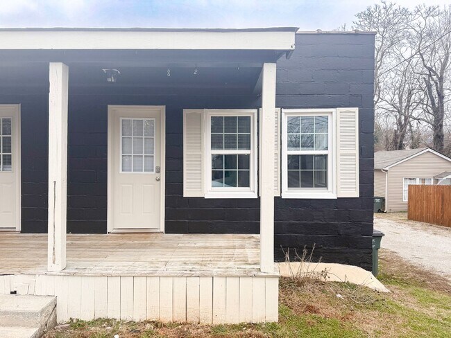Building Photo - 124 N Main St