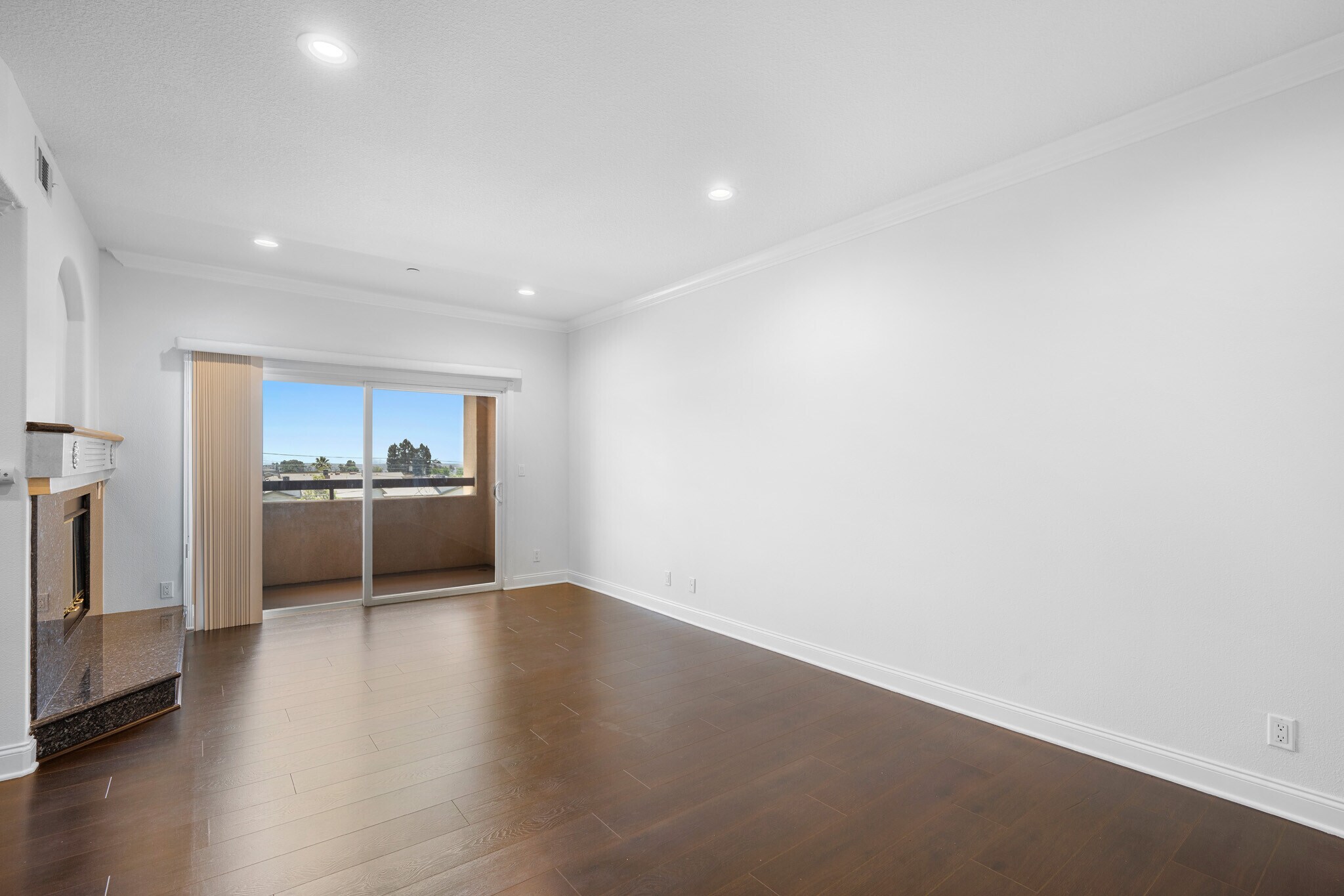 Building Photo - 540 E Angeleno Ave