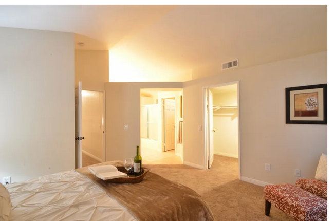 Building Photo - 4 Bedroom House in Penasquitos