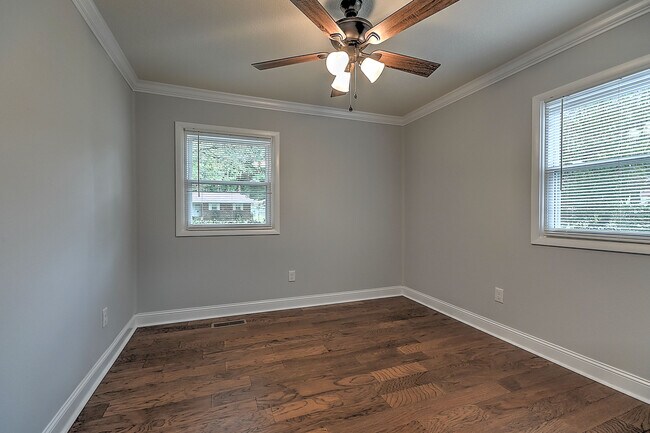 Building Photo - 2708 Schumway Dr