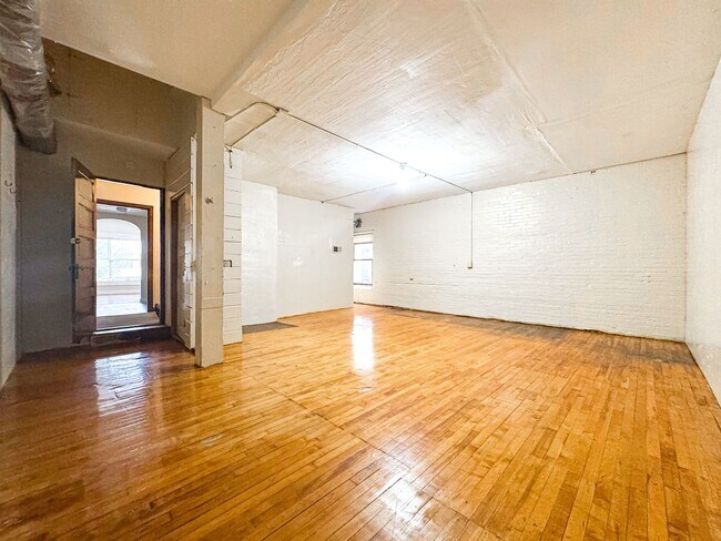 Building Photo - 1220-1228 Williamson St