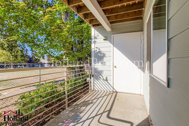 Building Photo - Fantastic 2 Bedrooms Condo in the Heart of...