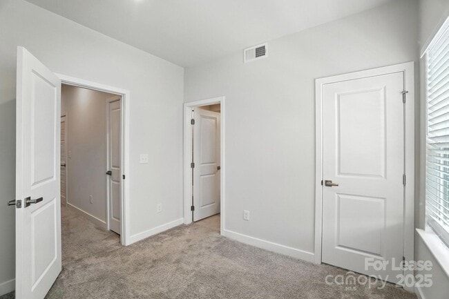 Building Photo - 952 Broad River Ln