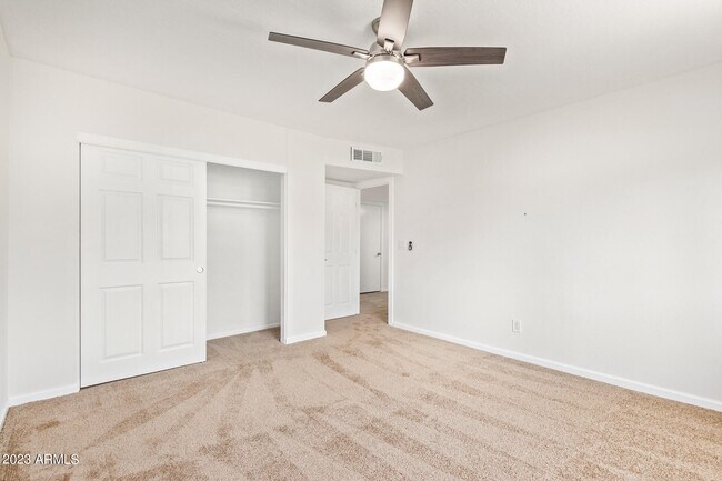 Building Photo - 1337 E Northshore Dr