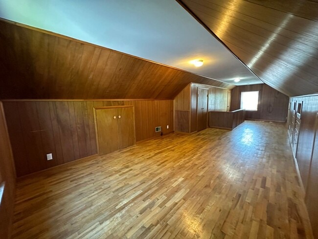 Building Photo - 401 Hilltop Rd