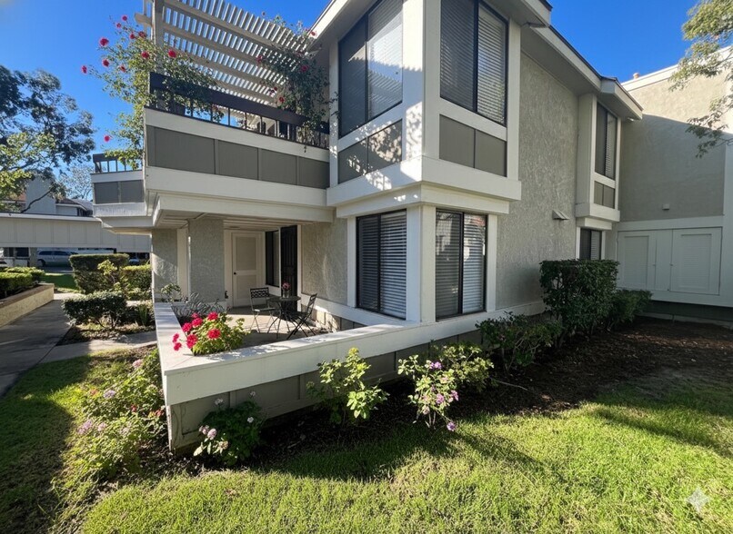 front porch - 25713 Sycamore Pointe