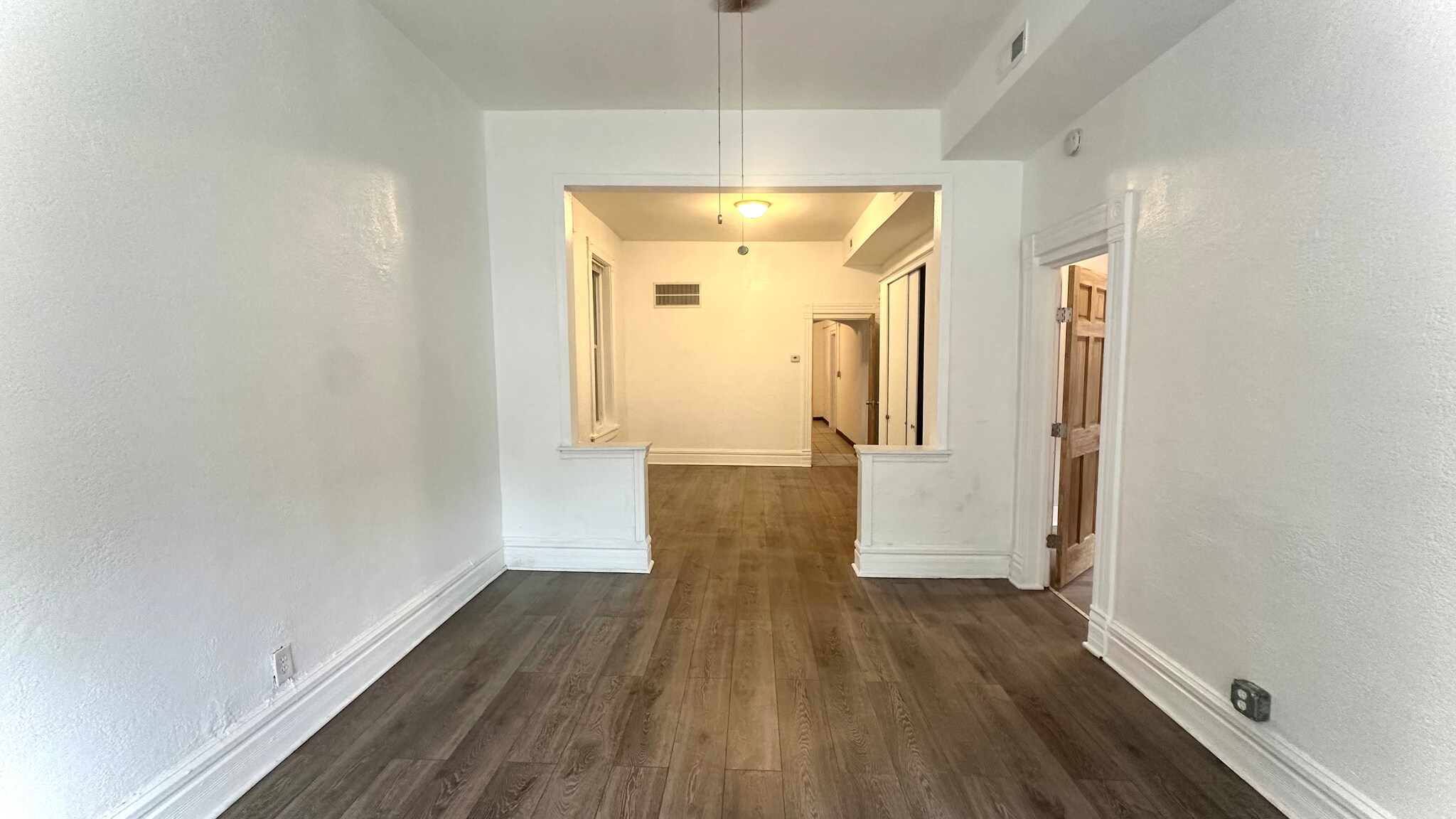 Living Room - 3146 S Union Ave