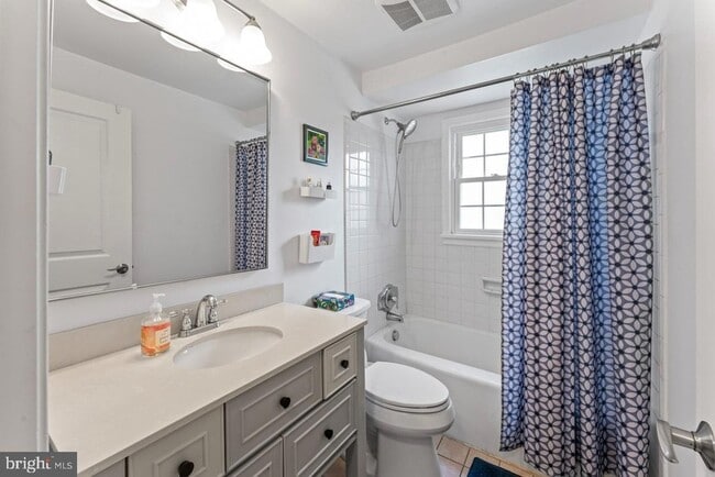 Building Photo - 7312 Poplar Ct