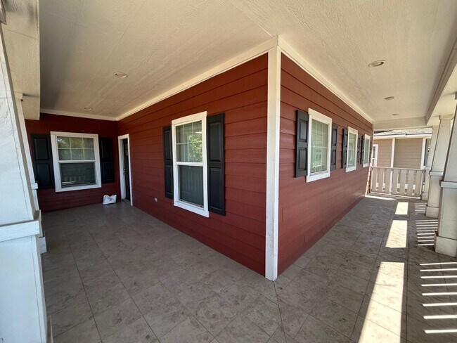 Building Photo - 703 Wellborn Rd