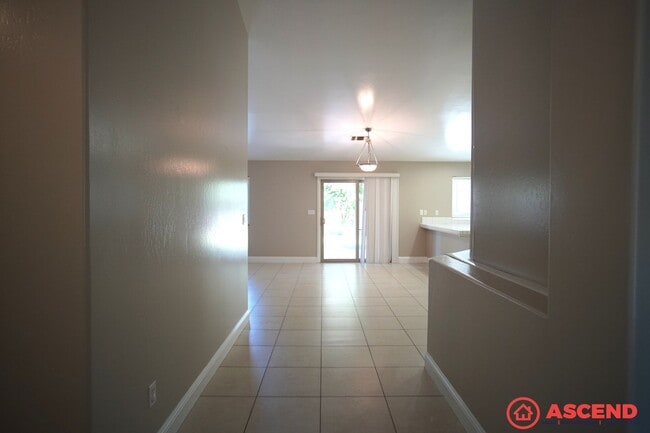 Building Photo - Beautiful 3BD/2BA Home in Bakersfield's 93312 — HOA Community, Open Floor Plan!