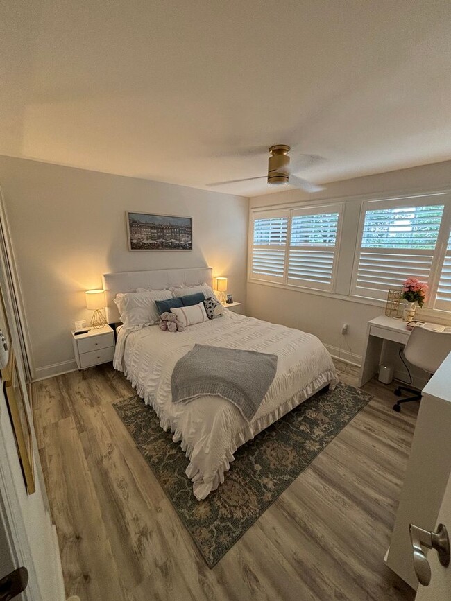 Building Photo - Spacious 3BR/2BA Condo Near UTK – Updated,...