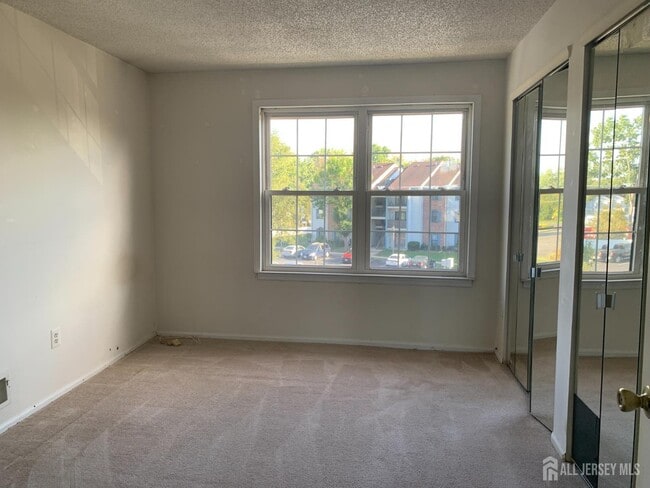 Building Photo - 17 Voscek Ct