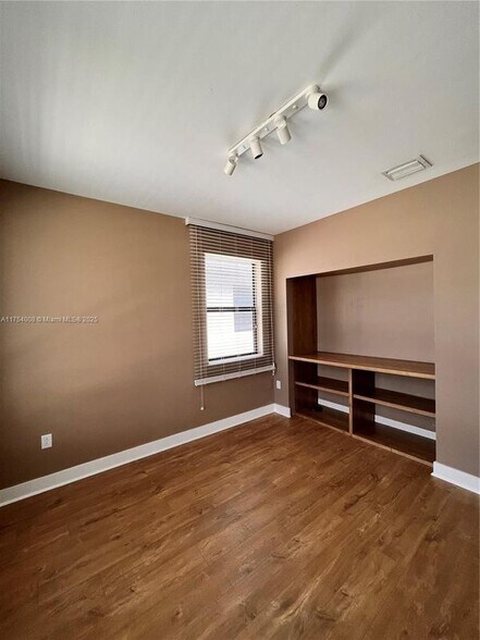 Building Photo - 16002 SW 136 Way
