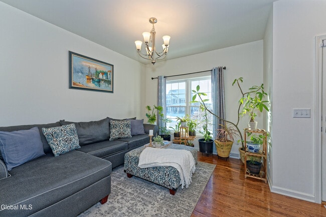 Building Photo - 1 Haywood Ln