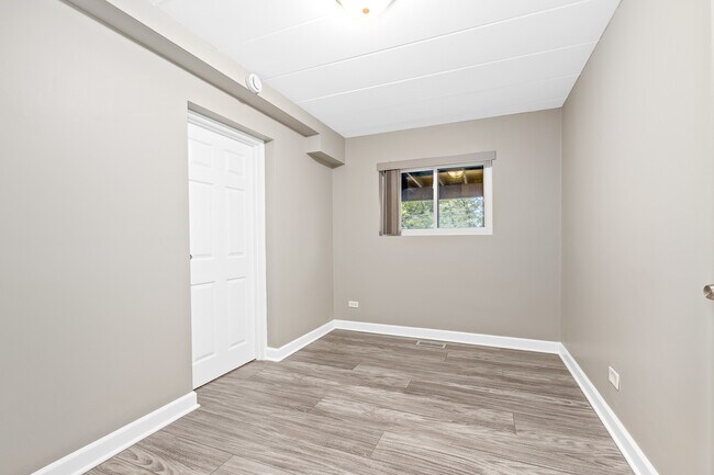 Building Photo - 332 Maple Ave