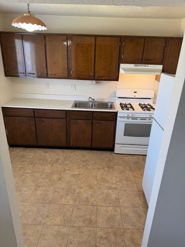 Building Photo - General Marshall St (308)