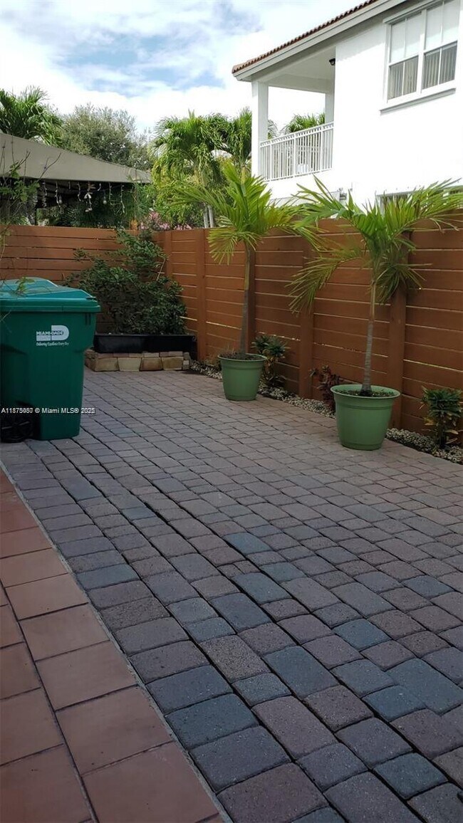 Building Photo - 10865 NW 84th St