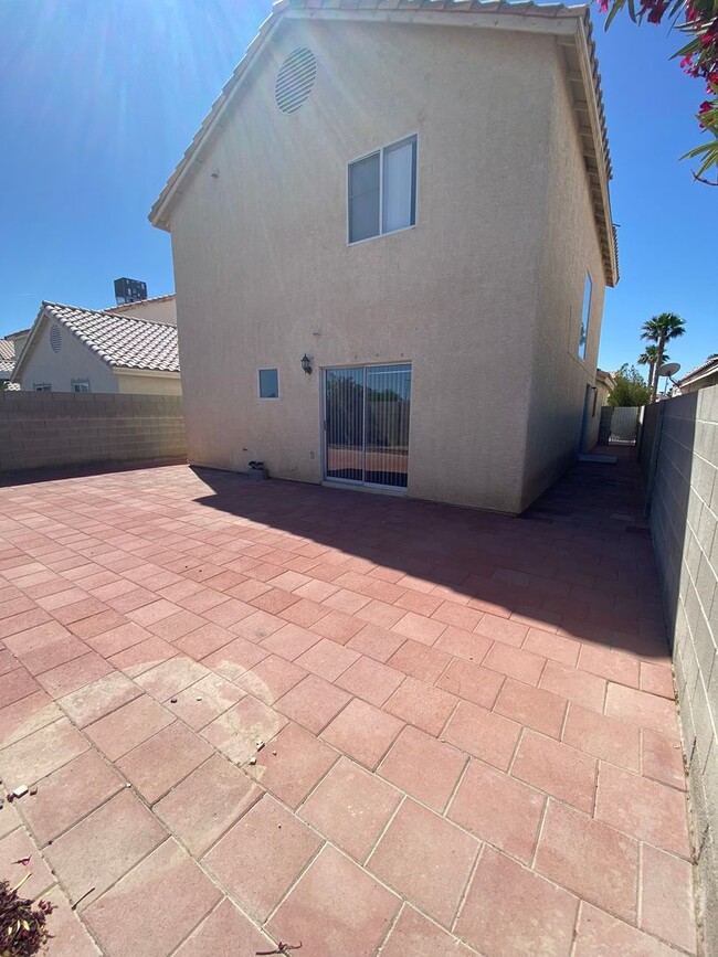 Building Photo - AMERICANA Property Mgmt - Remodeled 2 stor...
