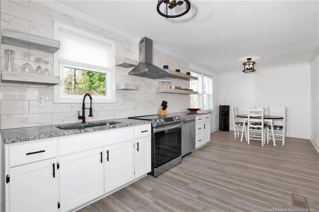 Building Photo - 506 Cross St