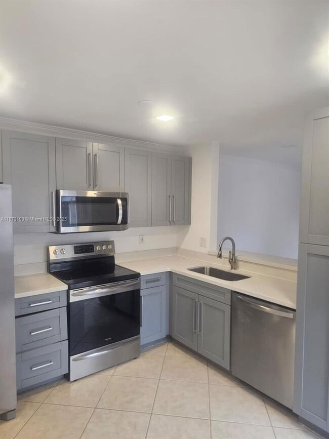 Building Photo - 11047 Longboat Dr