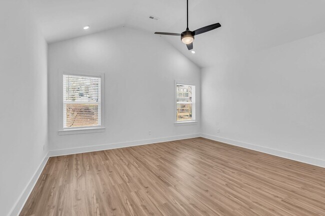 Building Photo - Modern Living in West Nashville