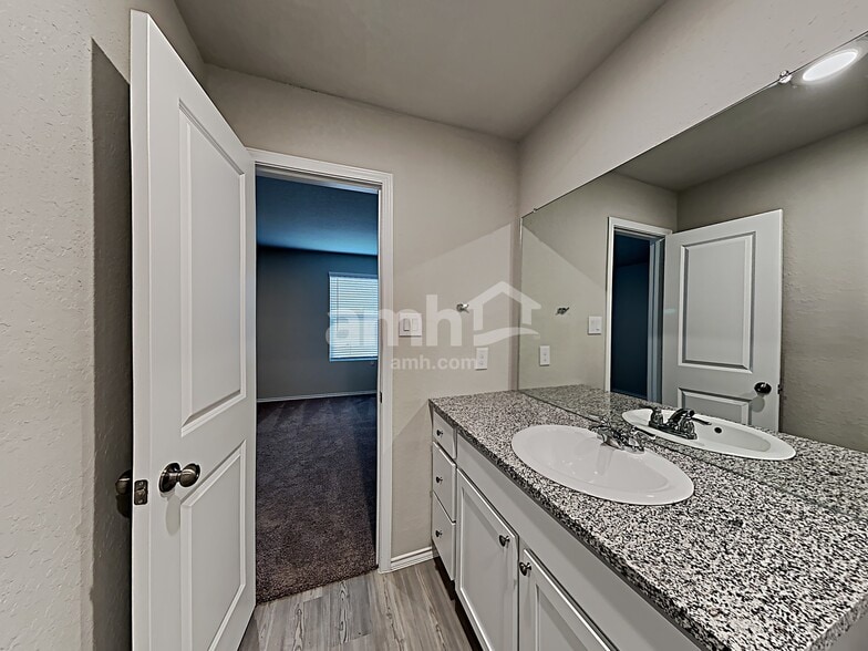 Building Photo - 10603 Varmus Dr