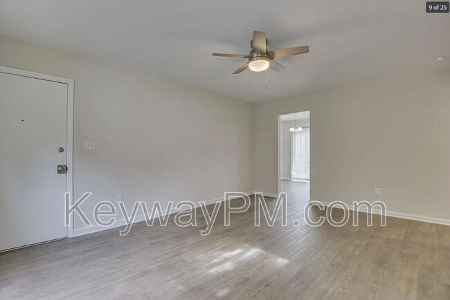 Building Photo - 1030 Carriage Dr