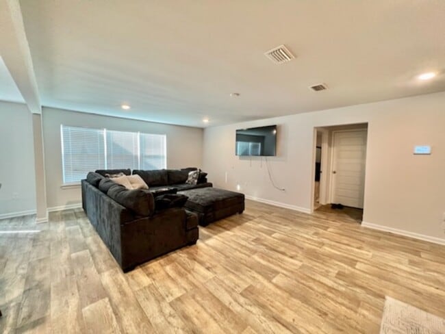 Building Photo - 5539 Mars Hl Ln