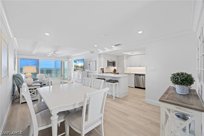 Building Photo - 3443 Gulf Shore Blvd N