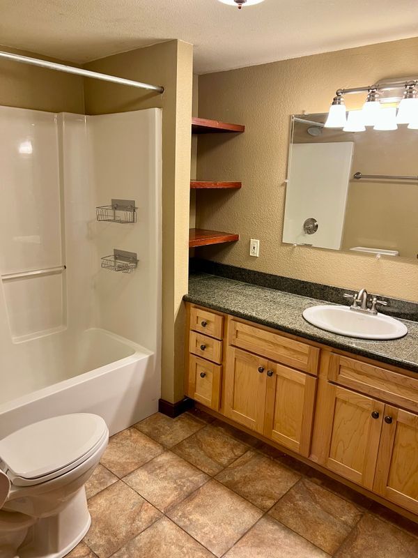 Building Photo - 260 Alto Ln