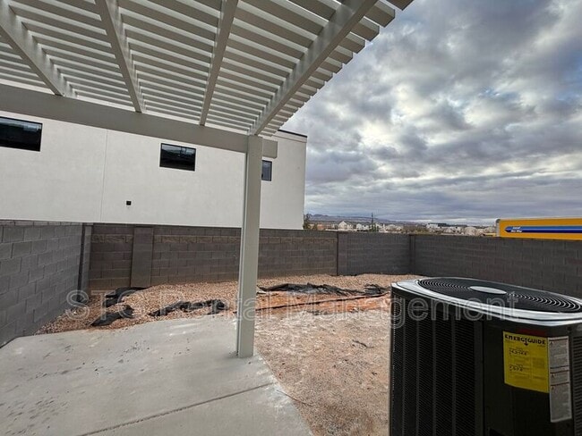 Building Photo - 1085 S 4380 W