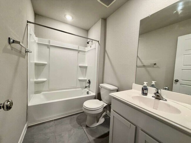 Building Photo - Like-New 4 Bedroom Home in Growing Community – Move-In Ready!