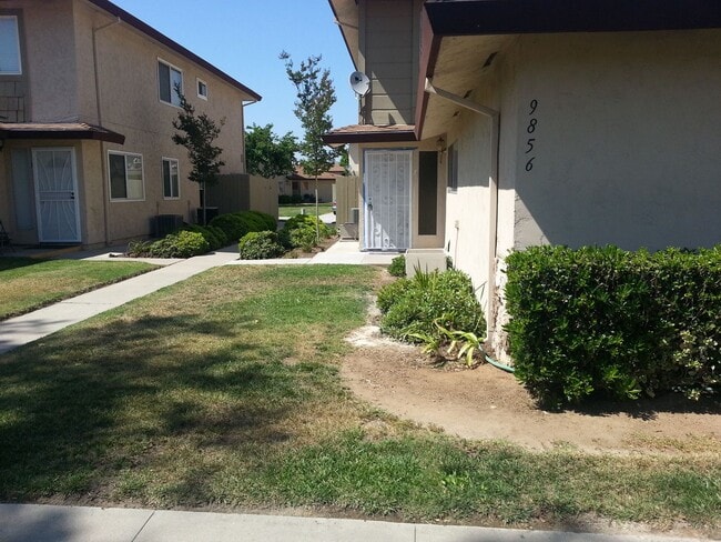 Building Photo - 2 bed/ 1 bath townhouse with garage in Santee
