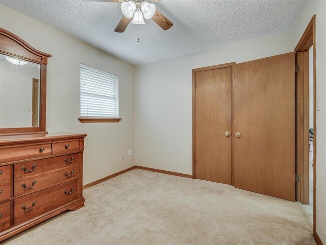 Building Photo - 1220 Columbia Ct
