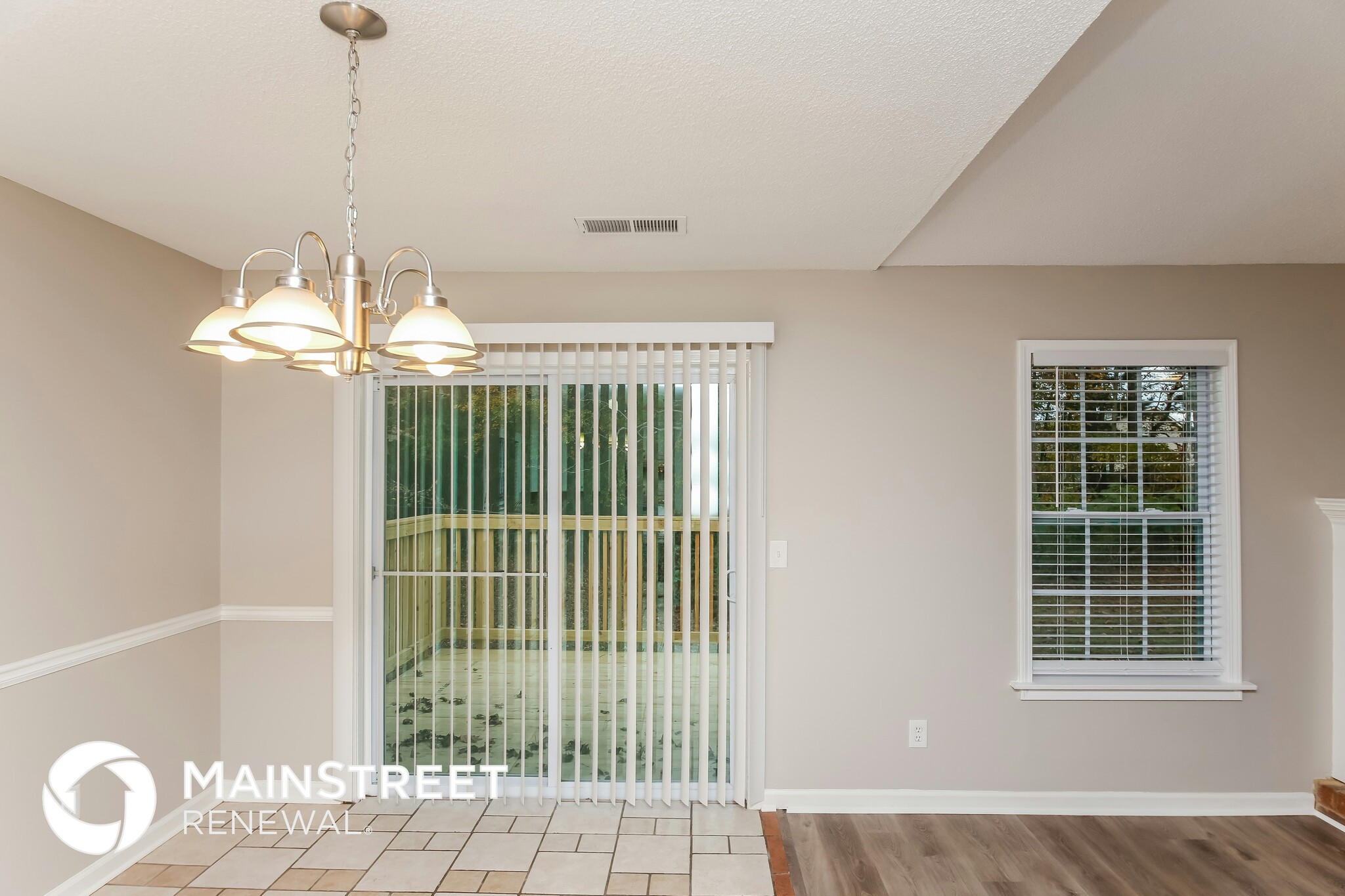 Building Photo - 2528 Country Lake Cir