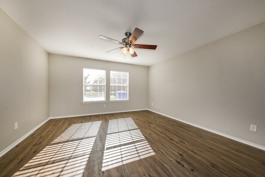 Building Photo - 2027 Northridge Dr