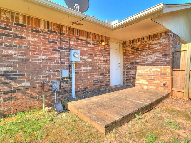 Building Photo - Adorable duplex in Norman