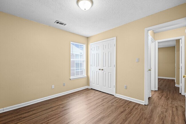 Building Photo - 7782 Shadowland Dr