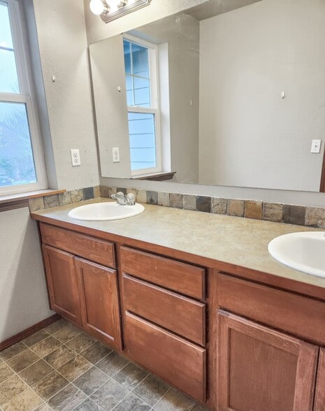 Building Photo - 199 Goldmyer Dr