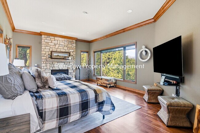 Building Photo - "Spacious 6-Bedroom Retreat with 7 Luxurious Bathrooms off Upper Bear Creek!"