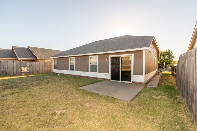 Building Photo - 3 Bed | 2 Bath in Owasso!