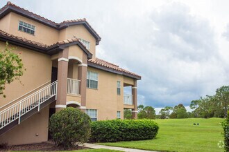 Building Photo - Second Floor Apartment with Balcony View! ...