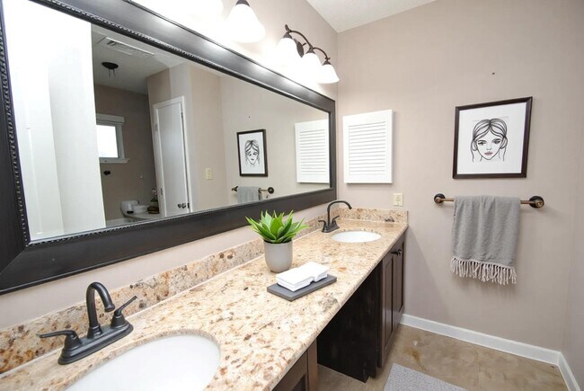 Building Photo - 13507 White Cliff Dr