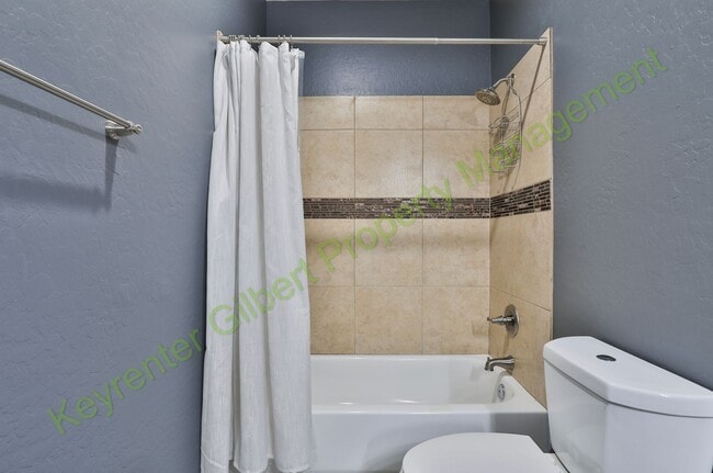 Building Photo - Spacious 4-Bedroom Home with Pool in Gilbe...