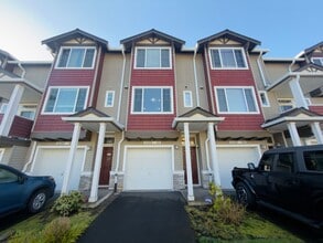 Building Photo - Pet-Friendly Townhome with Lake Views at Progress Ridge