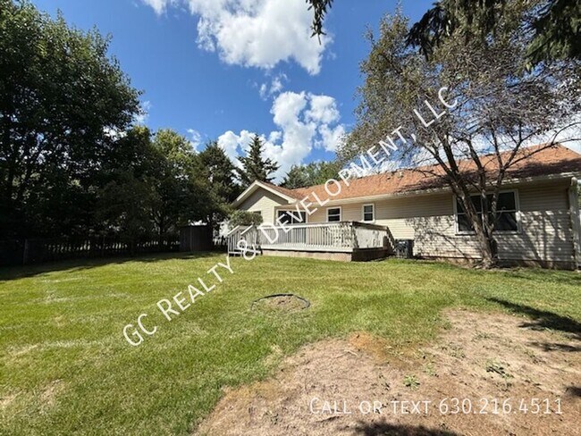 Building Photo - 735 Grandview Dr