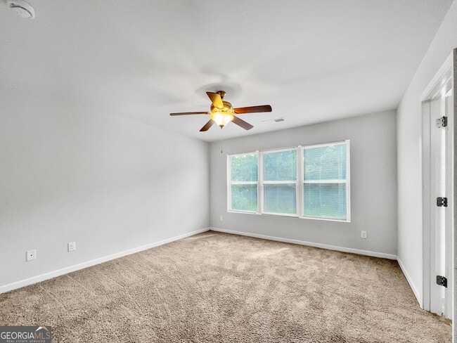 Building Photo - 140 Daisy Cir