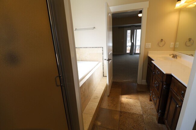 Building Photo - Large Pet Friendly House in the Foothills of Provo