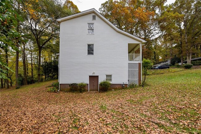 Building Photo - 1812 Lake Lucerne Dr SW