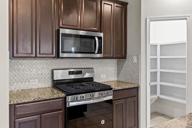 Building Photo - 2218 Levant Ln